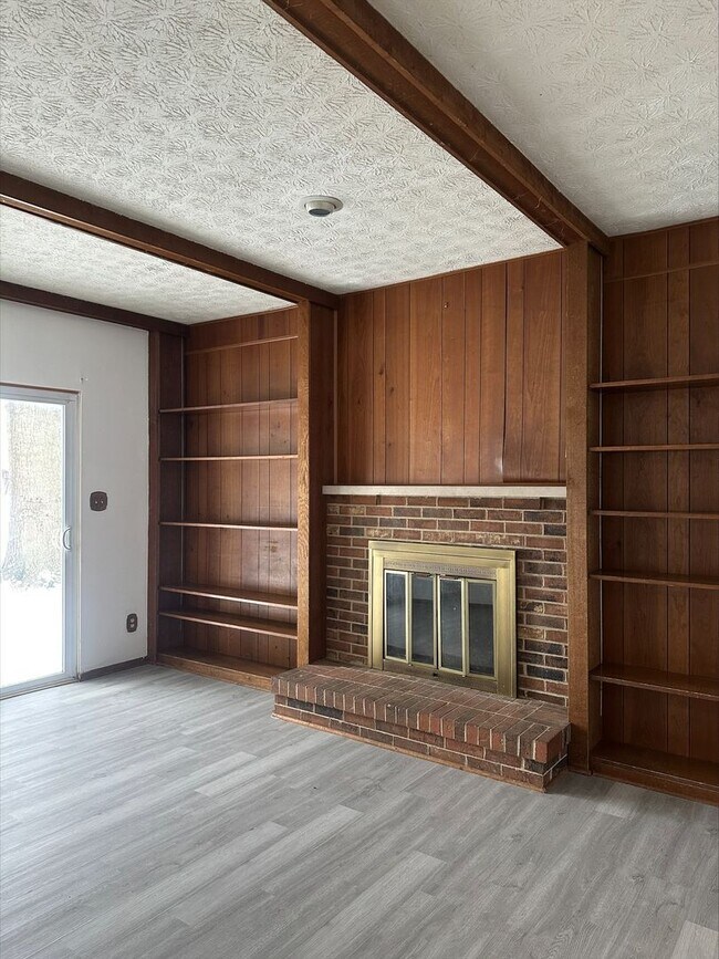 Foto del edificio - 4 Bed 2 Bath Home in Columbus!