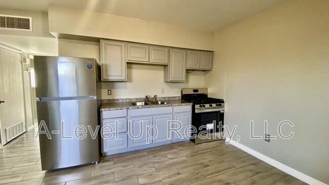 Foto del edificio - 5745 S Southland Blvd