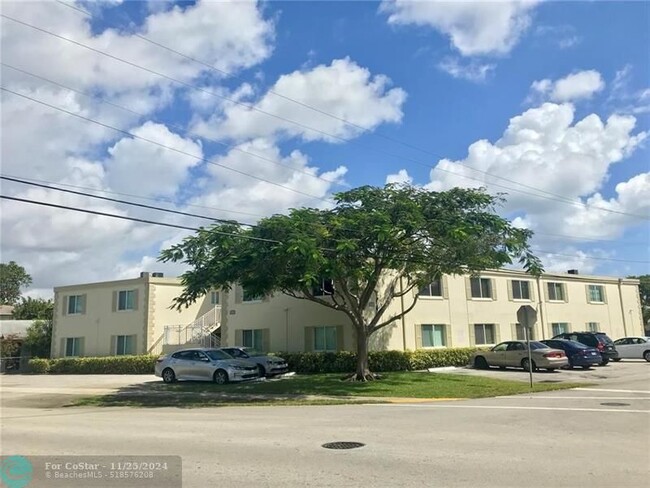 Foto del edificio - 1320 Miami Rd