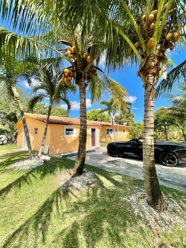 Primary Photo - 300 Ross Dr