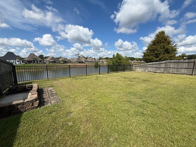 Building Photo - 17612 Waterloo Dr