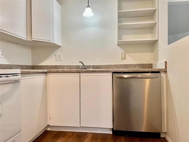 Building Photo - 1283