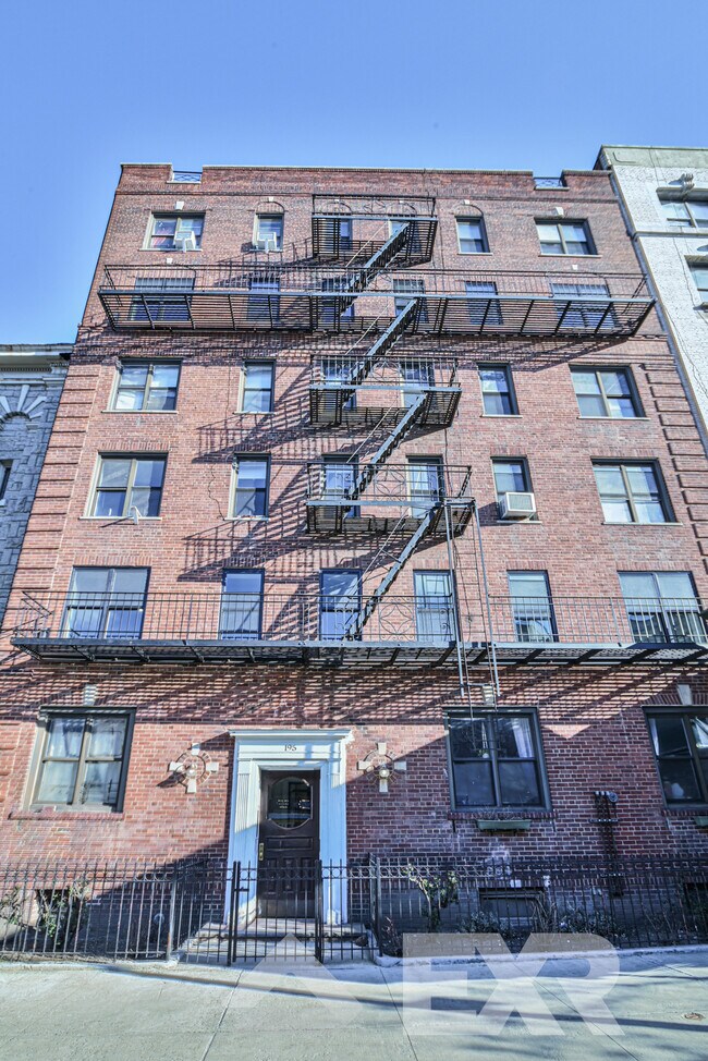 Foto del edificio - 195 Underhill Ave