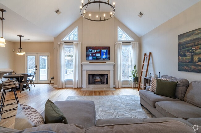 Building Photo - 350 Park Creek Ridge