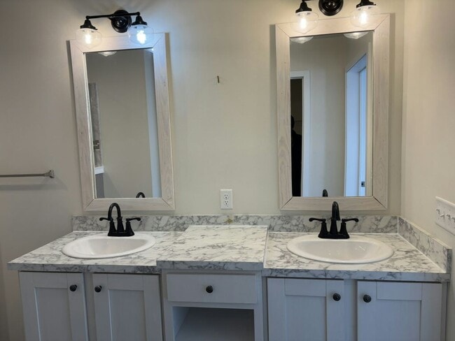 Building Photo - 25638 Baltusrol Dr