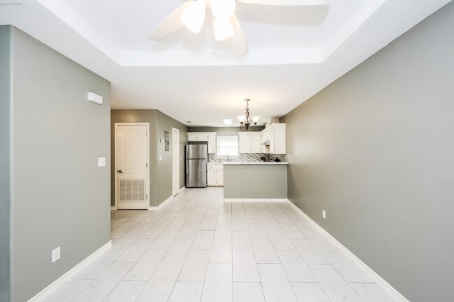 Building Photo - 205 W San Carlos St