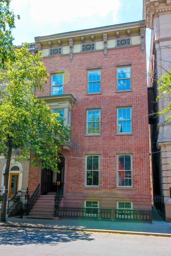 Building Photo - 25 2nd St