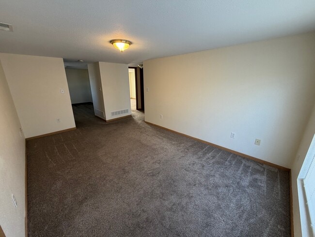 Building Photo - 614 1/2 Broad St