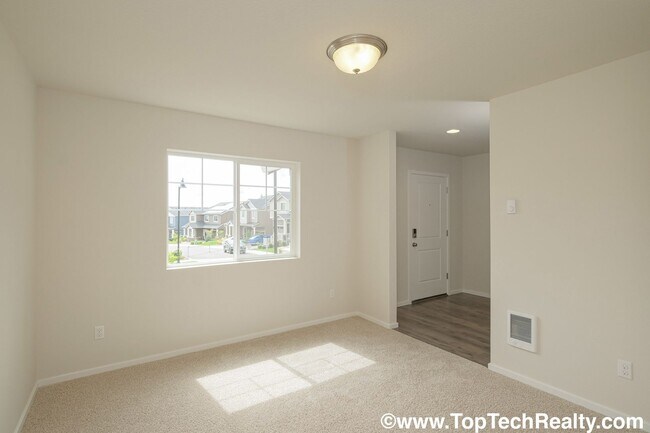 Foto del edificio - Beautiful North Bethany 3BR 2.5BA Townhome...