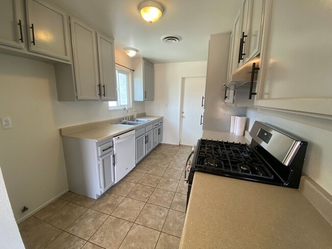 Building Photo - West Palmdale 4 bedroom