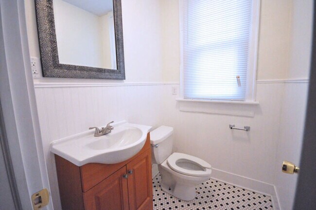 Building Photo - 1504 Hamlet St