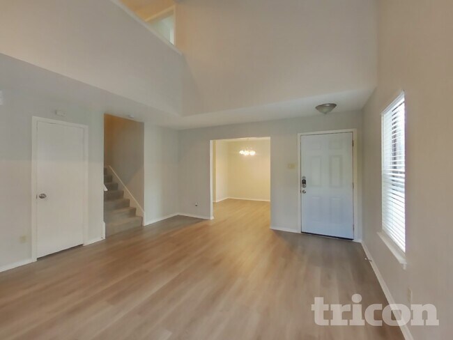 Foto del edificio - 1611 Sunset Village Dr