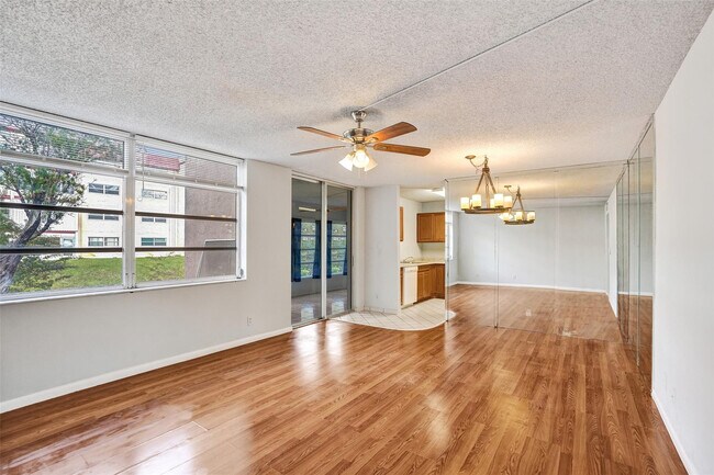 Building Photo - 7875 Margate Blvd