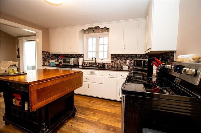 Foto del edificio - 112 Mason Ave