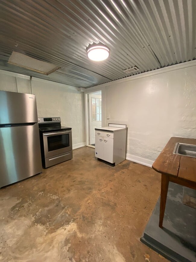 Building Photo - Pre-Lease for July 15, 2026 - Charming 1 bed 1 bath house near downtown Athens, Ga