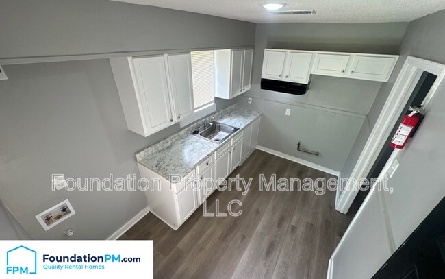 Building Photo - 1748 Benning St