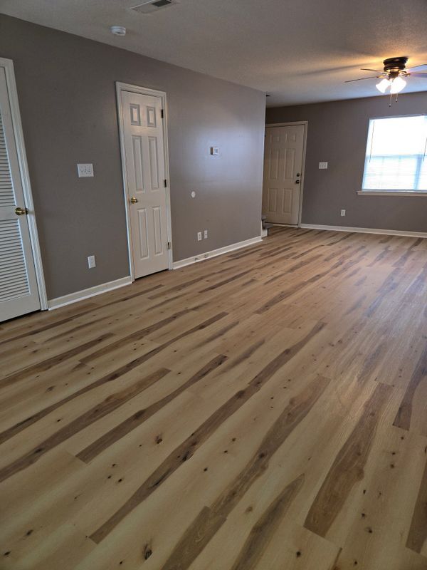 Building Photo - 200 Skylar Dr NE