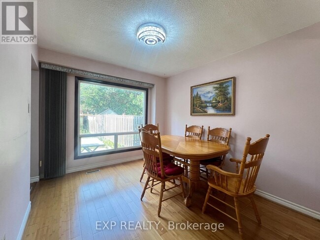 Photo du bâtiment - 53 Empringham Crescent