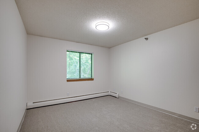 2BR, 1BA - 810SF - Riverside Apartments