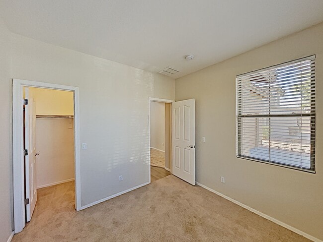 Building Photo - 3419 E Pinot Noir Ave