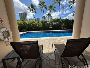 Building Photo - 500 University Ave