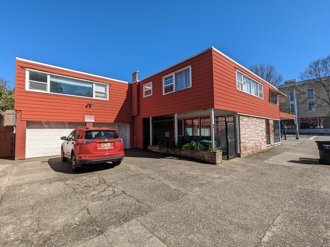 Building and Parking - 4504 Woodlawn Ave N