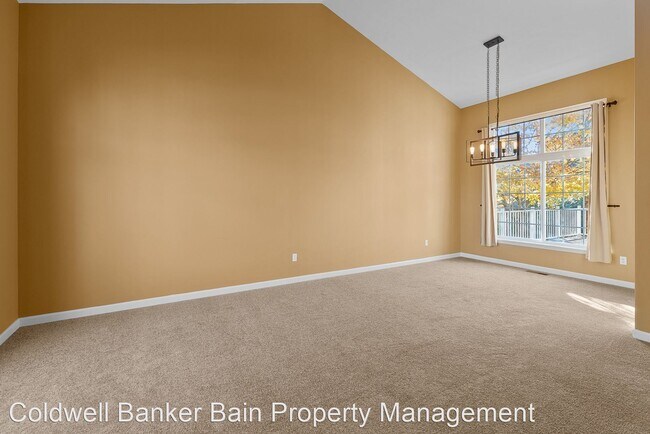 Building Photo - 4 br, 2.5 bath House - 545 S.E. 8th Street