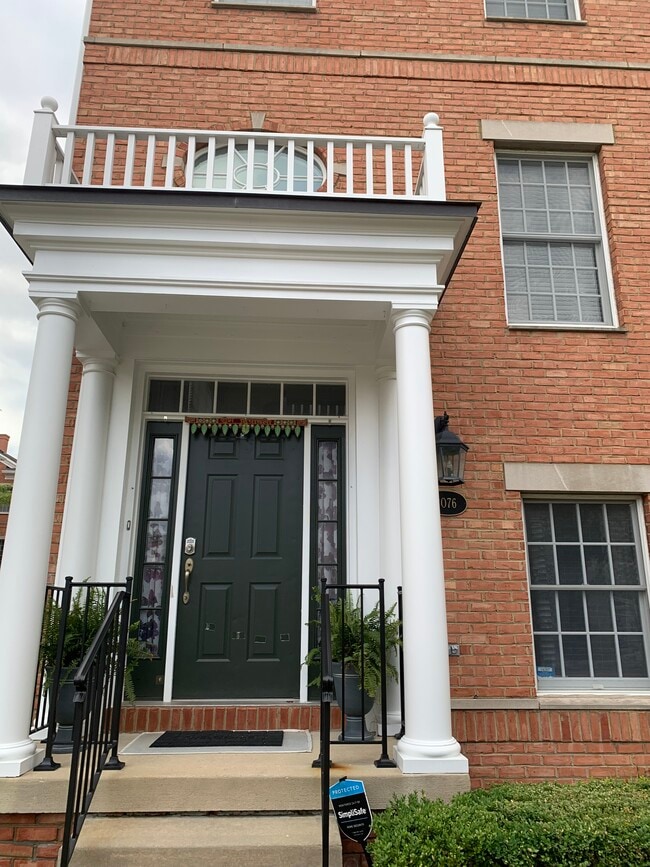 Building Photo - 2076 Broughton St