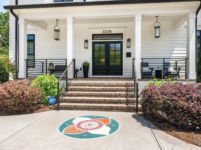 Building Photo - Spacious Elegance Awaits!