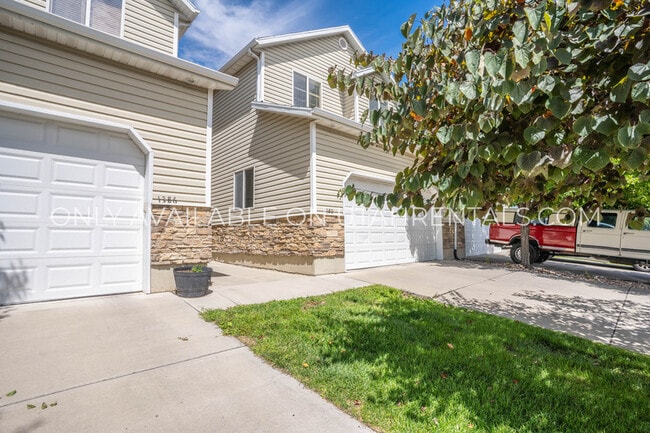 Building Photo - 1380 W Parkside Dr