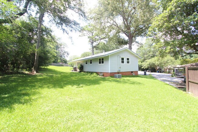 Foto del edificio - Adorable 3BR 2BA Home in Cahaba Heights - Vestavia Schools!!
