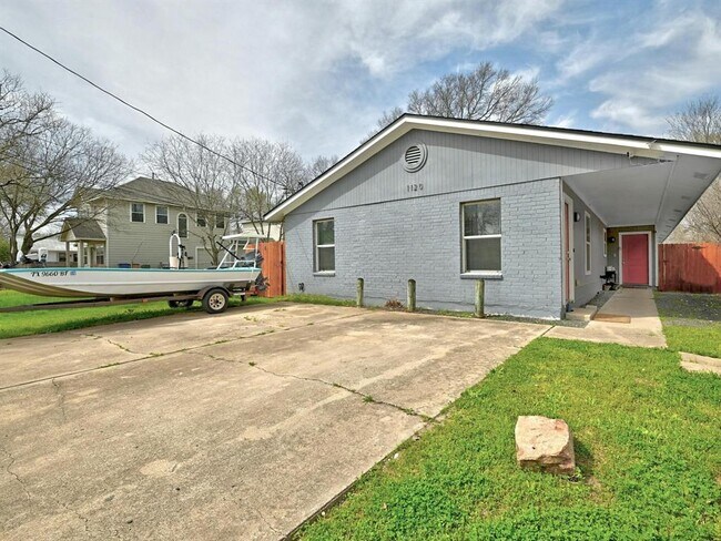 Building Photo - 1120 Estes Ave
