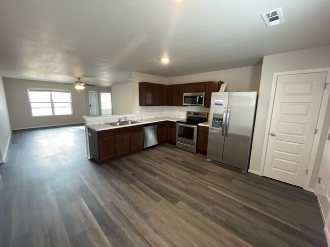 Building Photo - *Ringing in the New Year Special* BRAND NE...