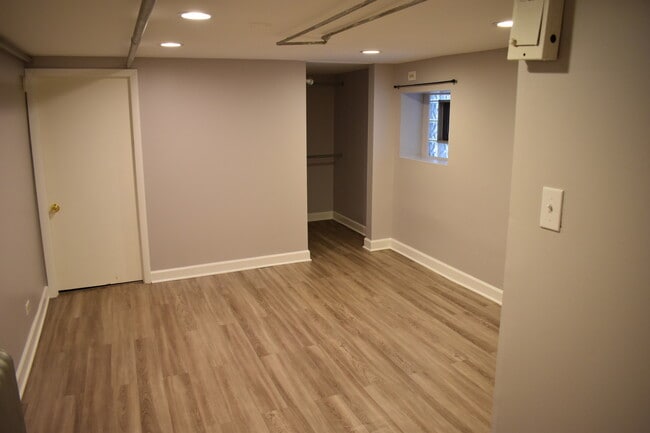 Foto del edificio - 4526 N Menard Ave