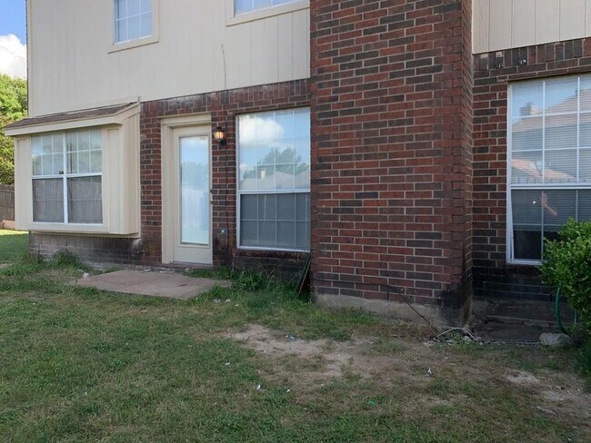 Foto del edificio - 704 Inglewood Trail