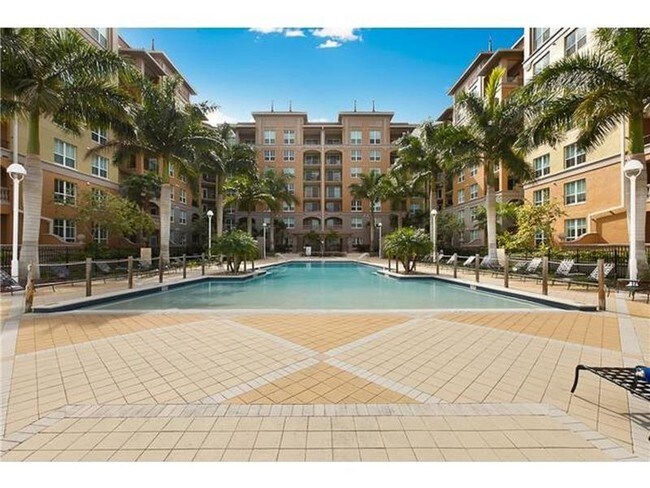 Building Photo - 2825 Palm Beach Blvd