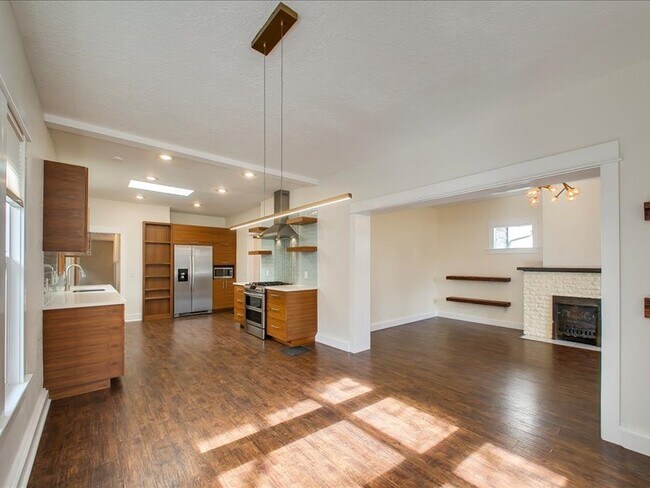 Building Photo - 1209 N 24th St