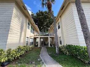 Building Photo - 11512 Royal Palm Blvd