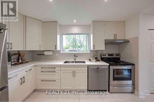 Photo du bâtiment - 812 Sanok Dr