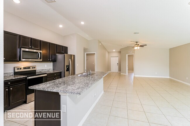 Foto del edificio - 3230 Bowline Ave