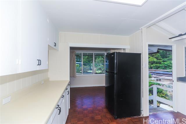 Building Photo - 3555 Kalihi St
