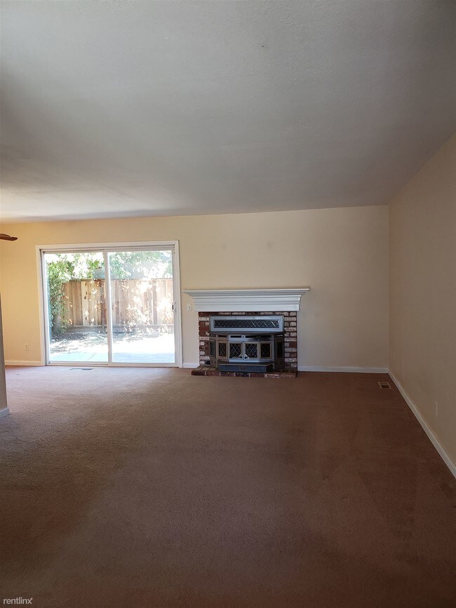 Building Photo - 3 br, 2 bath House - 558 Huntington Way