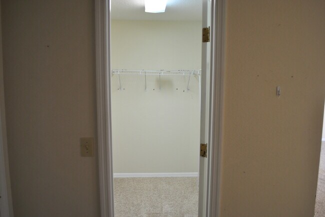 Building Photo - 623 Linden St