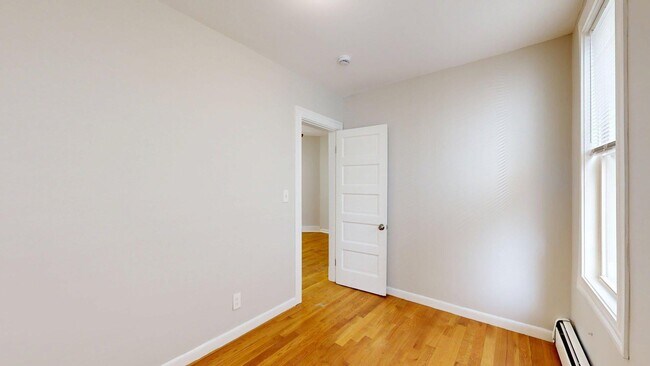 Building Photo - 205 Chelsea St