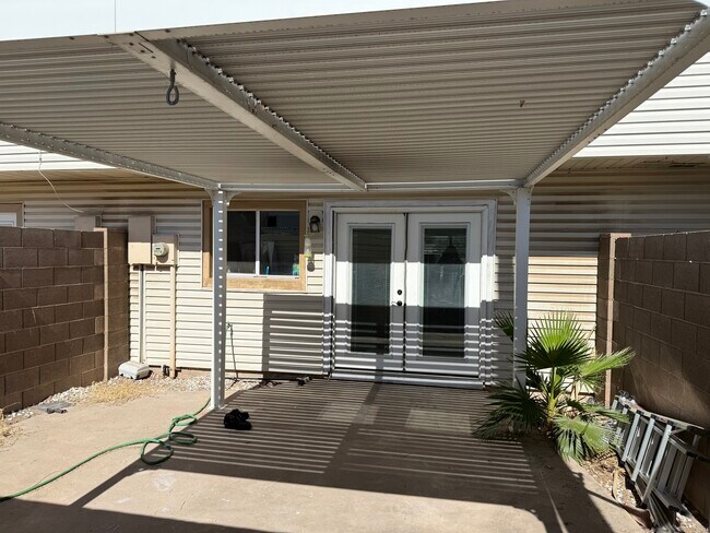 Foto del edificio - 6618 S McAllister Ave