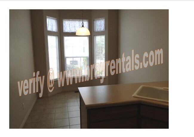 Foto del edificio - 772 Glen Ct