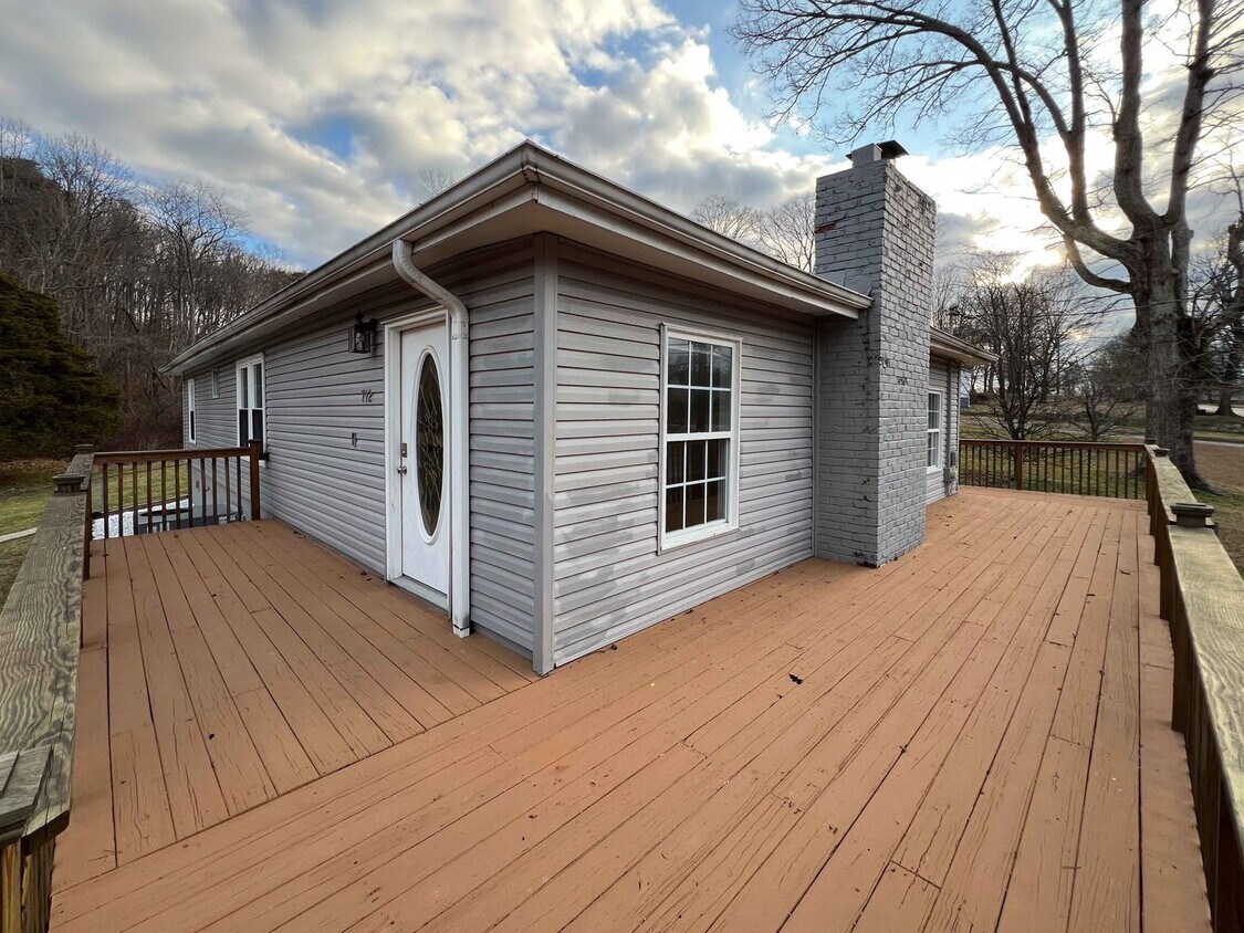 Charming Farragut Home with Large Fenced Yard and Wooded Access - Charming Farragut Home with Large Fenced Yard and Wooded Access