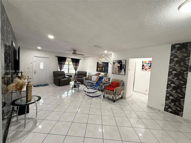 Building Photo - 8600 NW 57th Ct