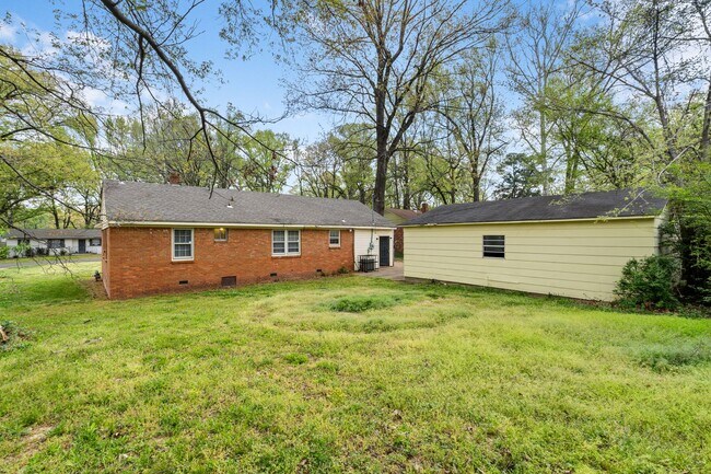 Building Photo - Renovated 4 Bedroom 1.5 Bath Home