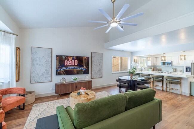 Foto del edificio - 629 Tarn Way